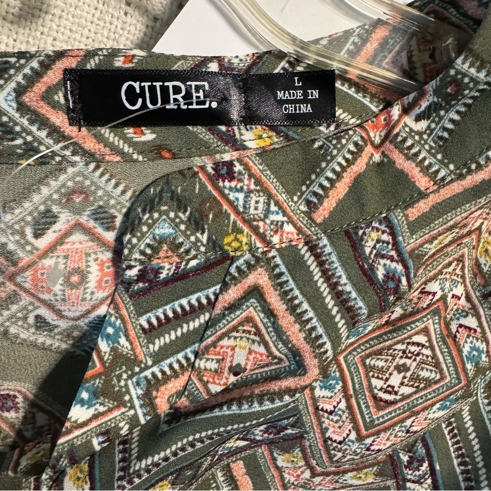 Cure Geometric Patterned Blouse - Picture 4 of 7
